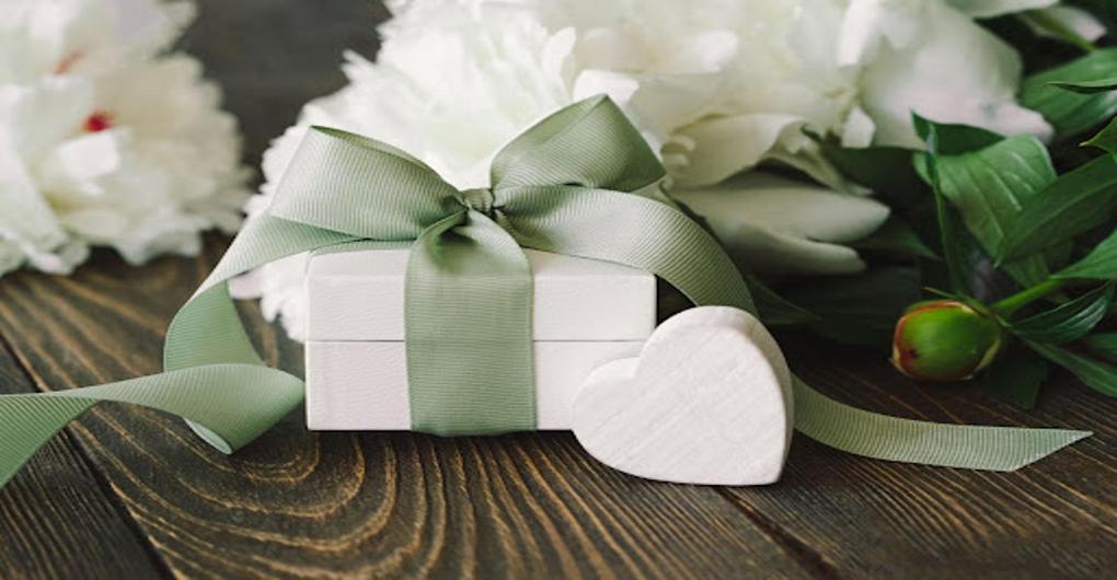 How Much to Spend on a Wedding Gift in Canada: Guide for Guests