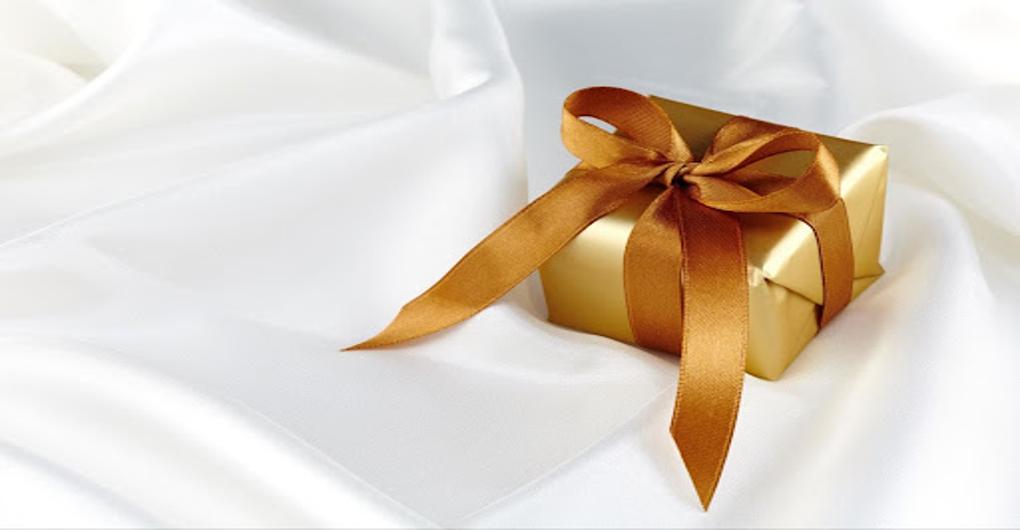 What to Give for 50th Wedding Anniversary | #1 Golden Anniversary Gift Guide