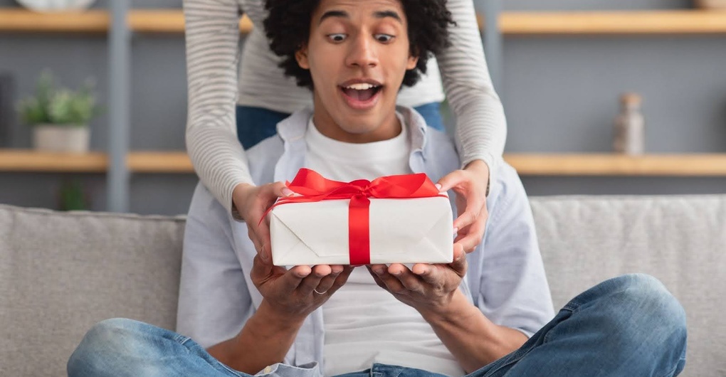 What to Give Your Boyfriend for His Birthday: The Ultimate Gift Guide